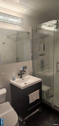 555 North Avenue 11E, Fort Lee, NJ 07024