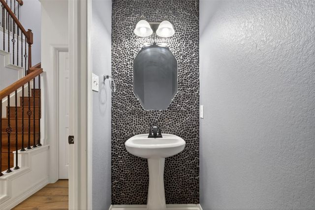 1314 Glenwood Canyon Lane, Houston, TX 77077