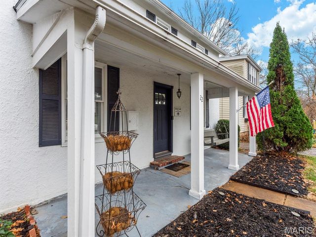 22 N Iola Drive, St Louis, MO 63119