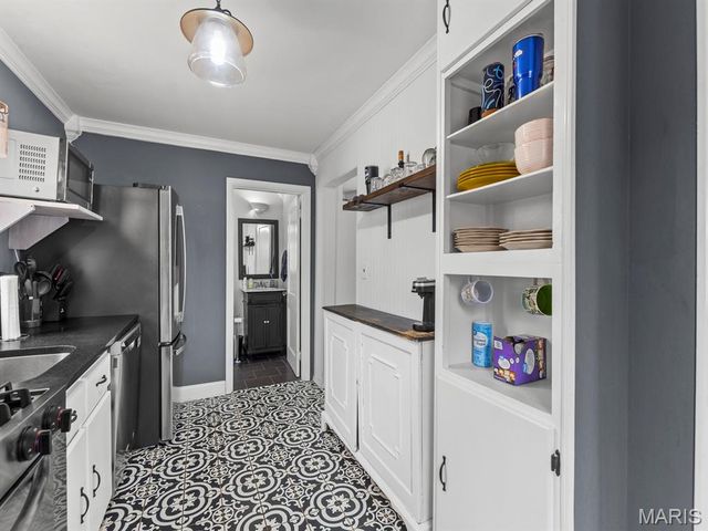 22 N Iola Drive, St Louis, MO 63119