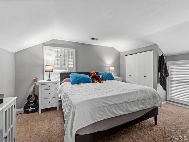 22 N Iola Drive, St Louis, MO 63119