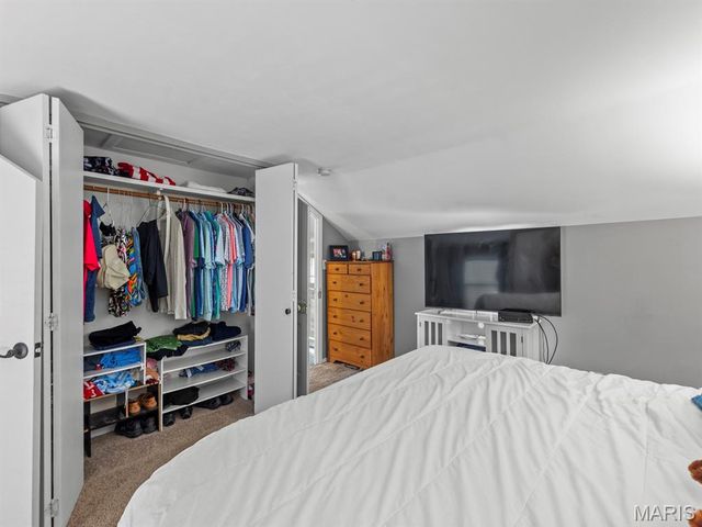 22 N Iola Drive, St Louis, MO 63119