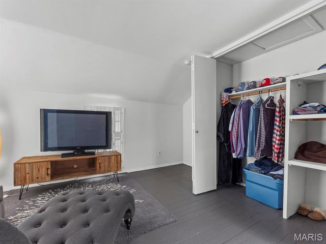 22 N Iola Drive, St Louis, MO 63119