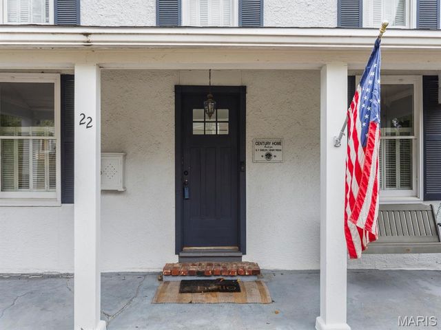 22 N Iola Drive, St Louis, MO 63119