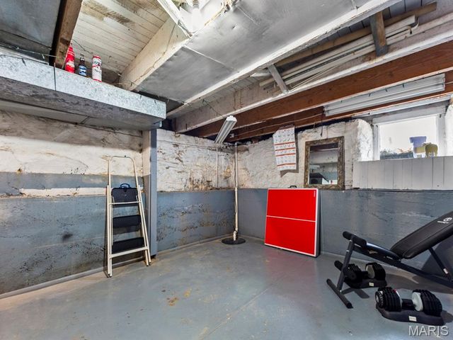 22 N Iola Drive, St Louis, MO 63119