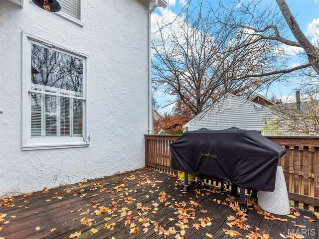 22 N Iola Drive, St Louis, MO 63119