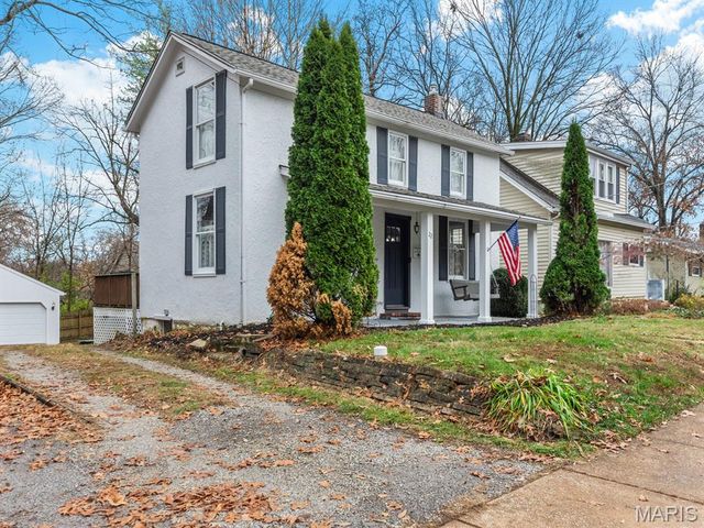 22 N Iola Drive, St Louis, MO 63119