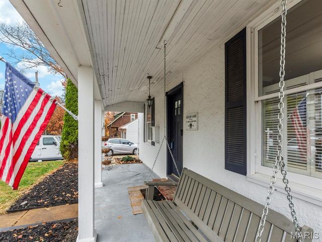 22 N Iola Drive, St Louis, MO 63119