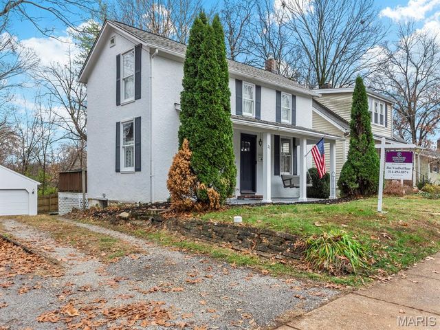 22 N Iola Drive, St Louis, MO 63119