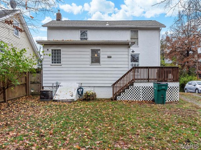 22 N Iola Drive, St Louis, MO 63119