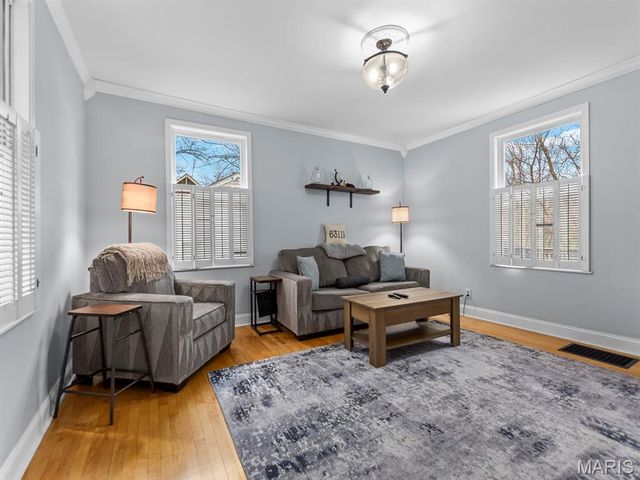 22 N Iola Drive, St Louis, MO 63119