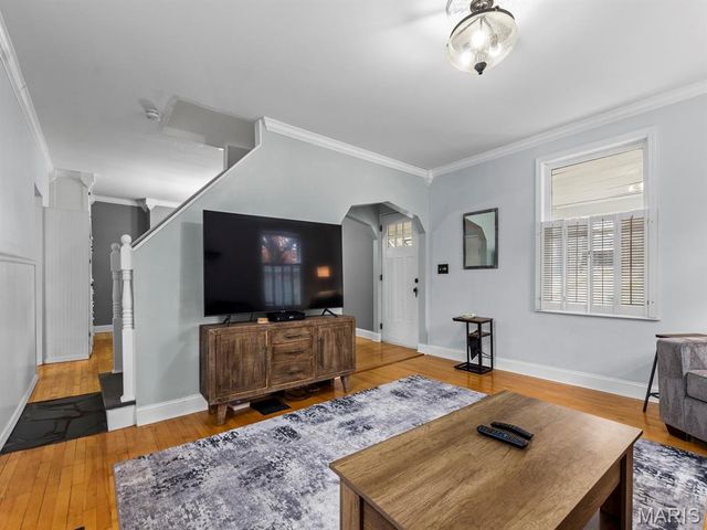 22 N Iola Drive, St Louis, MO 63119