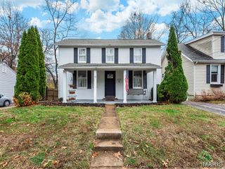 22 N Iola Drive, St Louis, MO 63119