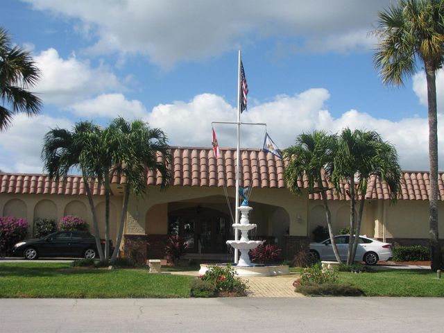 2600 S Kanner Highway W8, Stuart, FL 34994