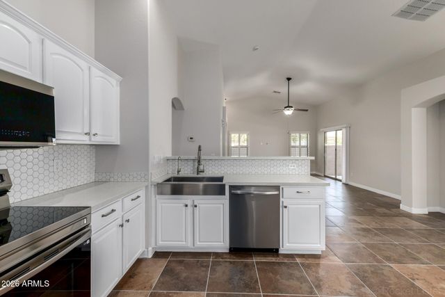 2682 E SILVERSMITH Trail, San Tan Valley, AZ 85143