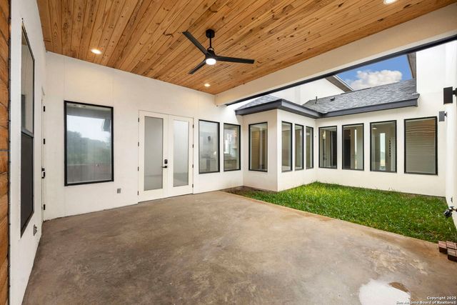 217 Peter Kleid Loop, Blanco, TX 78606