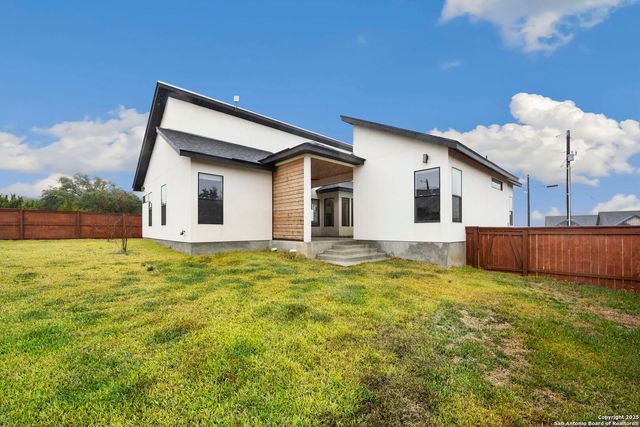 217 Peter Kleid Loop, Blanco, TX 78606