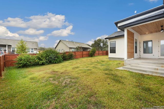 217 Peter Kleid Loop, Blanco, TX 78606