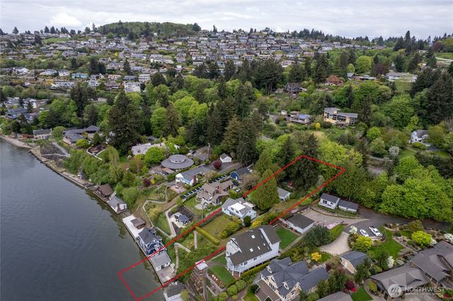 5498 Hyada Boulevard NE, Tacoma, WA 98422
