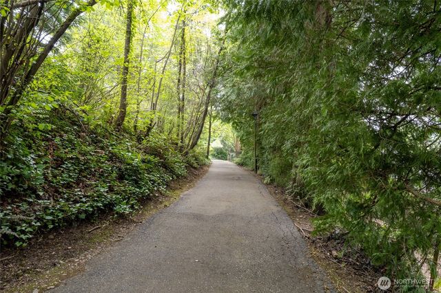 5498 Hyada Boulevard NE, Tacoma, WA 98422