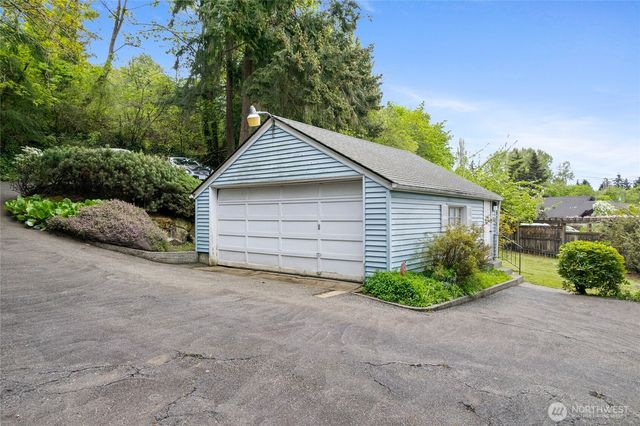 5498 Hyada Boulevard NE, Tacoma, WA 98422