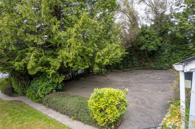 5498 Hyada Boulevard NE, Tacoma, WA 98422