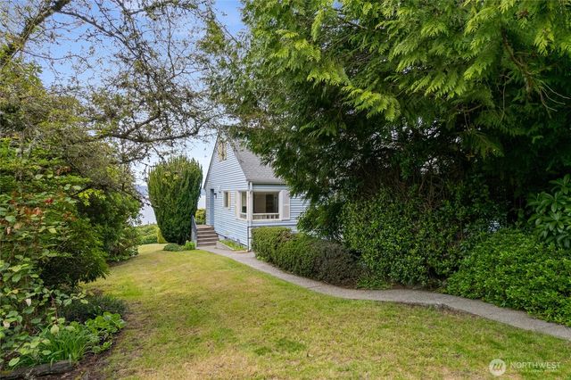 5498 Hyada Boulevard NE, Tacoma, WA 98422