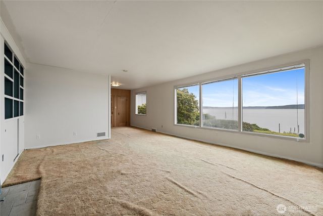 5498 Hyada Boulevard NE, Tacoma, WA 98422