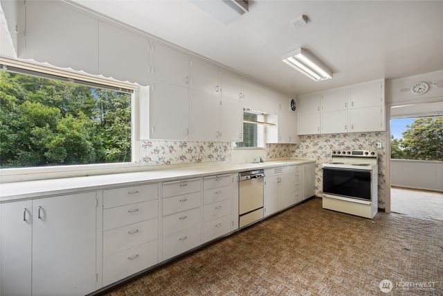 5498 Hyada Boulevard NE, Tacoma, WA 98422