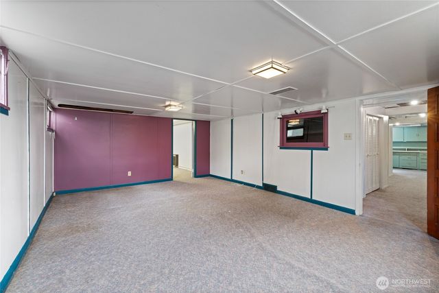 5498 Hyada Boulevard NE, Tacoma, WA 98422