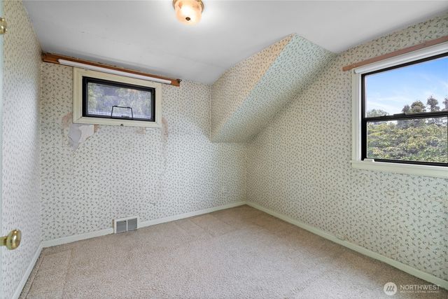 5498 Hyada Boulevard NE, Tacoma, WA 98422