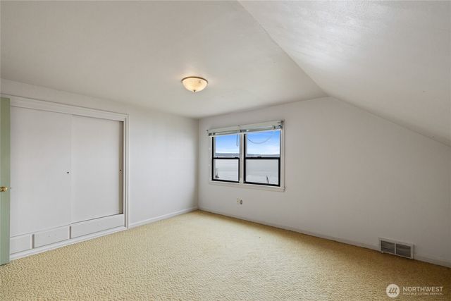 5498 Hyada Boulevard NE, Tacoma, WA 98422