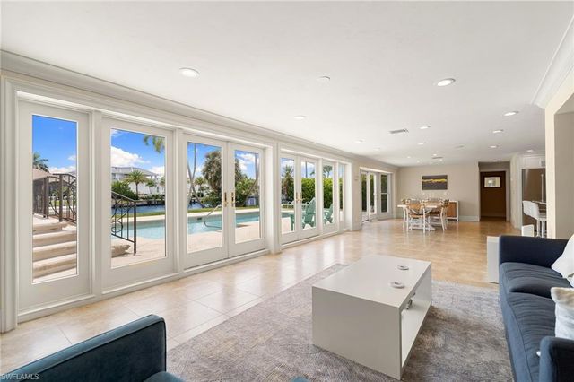 350 Bow Line BEND, Naples, FL 34103