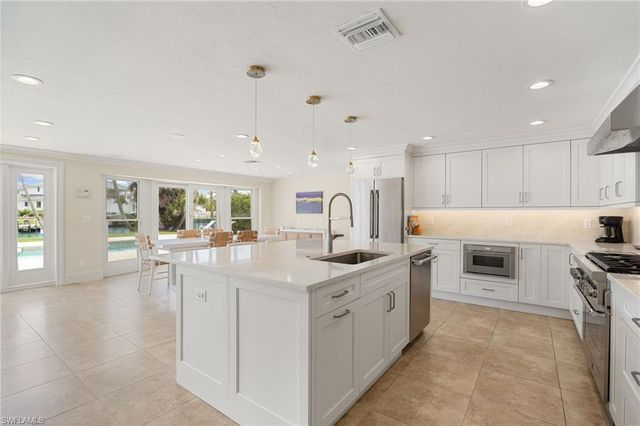 350 Bow Line BEND, Naples, FL 34103