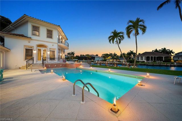 350 Bow Line BEND, Naples, FL 34103