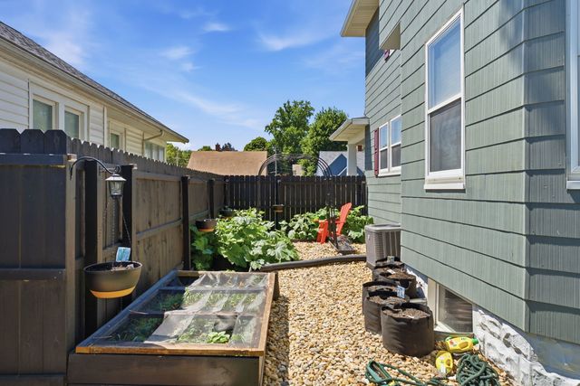 1022 24th Street, Moline, IL 61265