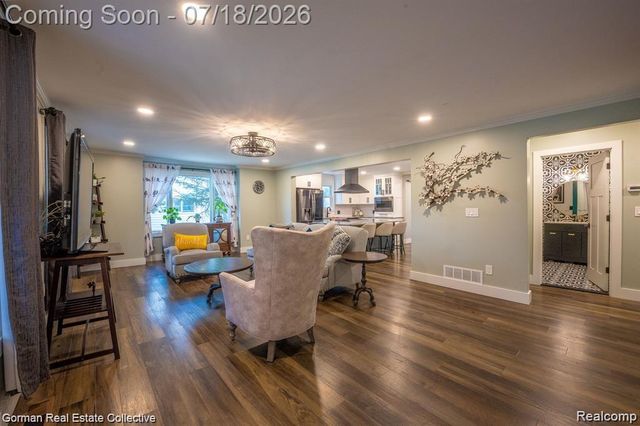 283 Phillips Avenue, Clawson, MI 48017