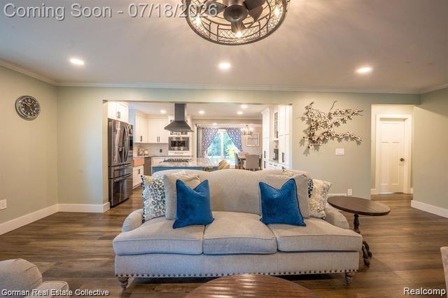 283 Phillips Avenue, Clawson, MI 48017