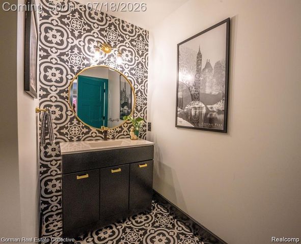 283 Phillips Avenue, Clawson, MI 48017