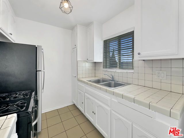 5113 Roseland Street 3, Los Angeles, CA 90016