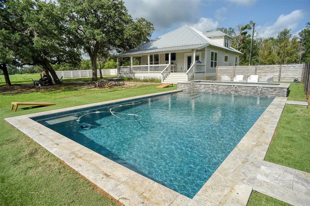 141 Grassyville RD, Paige, TX 78659