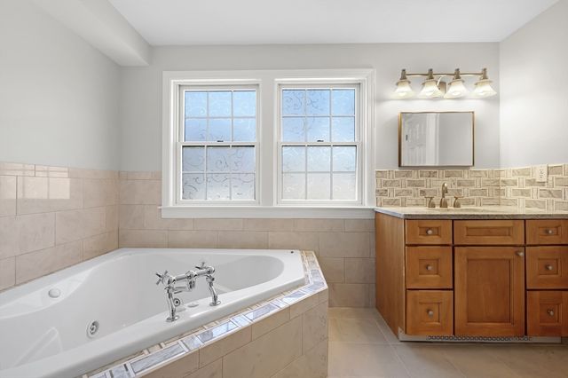 1 Katies Way, Sandwich, MA 02537
