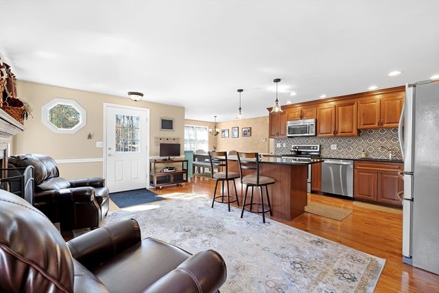 1 Katies Way, Sandwich, MA 02537