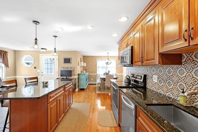 1 Katies Way, Sandwich, MA 02537