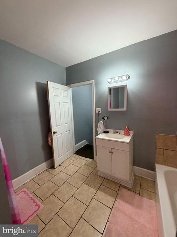 2406 W OAKDALE ST, Philadelphia, PA 19132