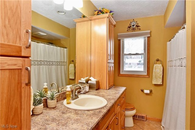 3686 S Sunnyfield Drive, Akron, OH 44321