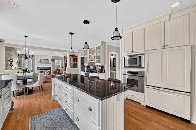 21 Ashwood Cir, Shrewsbury, MA 01545