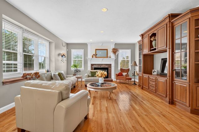 21 Ashwood Cir, Shrewsbury, MA 01545