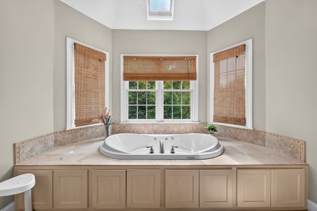 21 Ashwood Cir, Shrewsbury, MA 01545