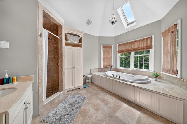 21 Ashwood Cir, Shrewsbury, MA 01545
